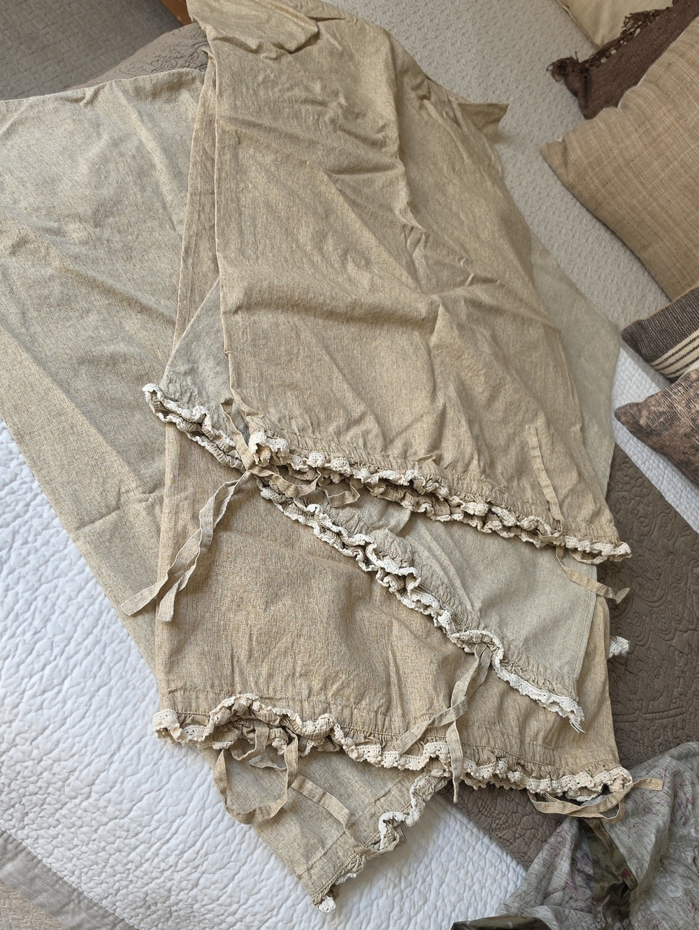 4 Ralph Lauren Vintage Beige Ruffle Standard Pillow Case Shams